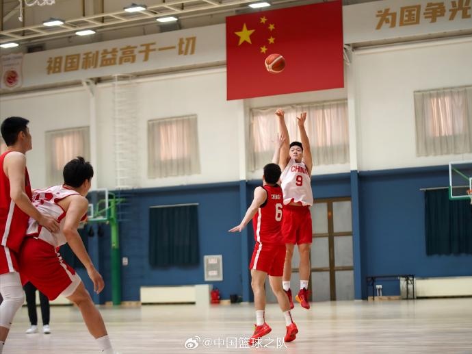  對(duì)抗訓(xùn)練繼續(xù)！中國(guó)男籃最新訓(xùn)練圖集新鮮出爐
