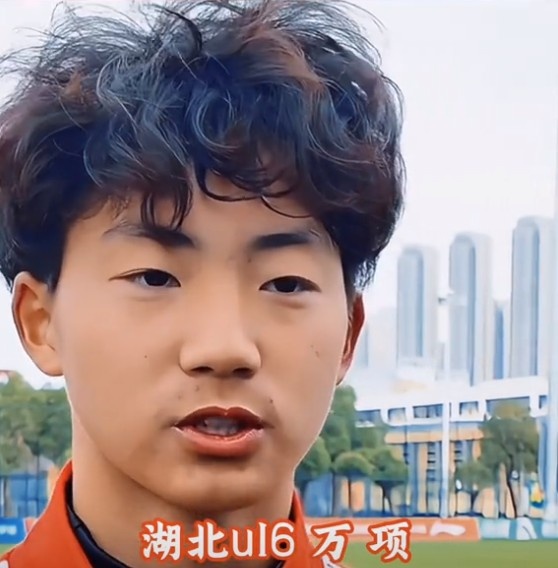  萬項談全運會吊射破門：發(fā)現門將站位不是很好，就很自信的射門
